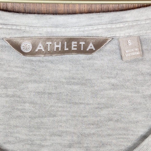 Athleta Woman’s Lightweight Gray Casual High-Low Hem Vneck Shirt Size Small - Picture 3 of 4